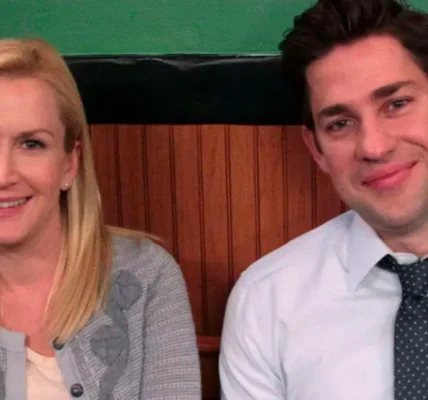 Angela Kinsey celebra título de John Krasinski como o Homem Mais Sexy do Mundo